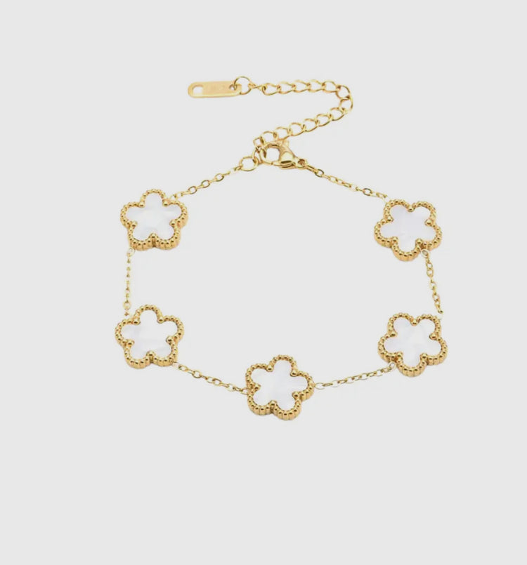SAVANNA | white clover bracelet