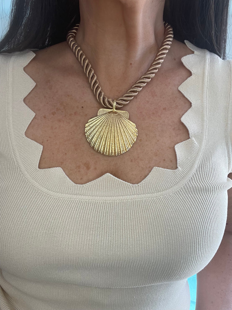 ARIA | shell necklace in gold