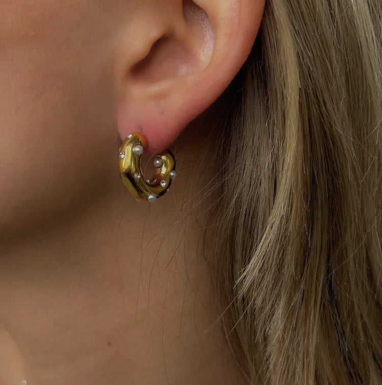 SUZY | gold pearl earrings