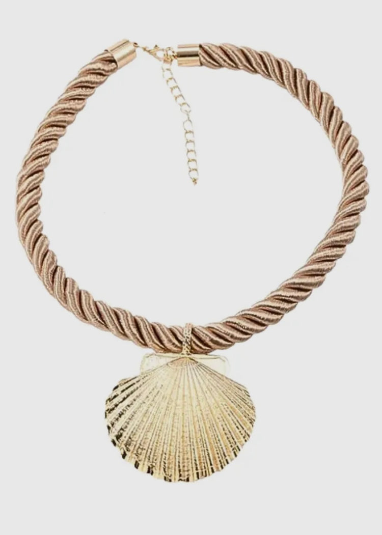 ARIA | shell necklace in gold