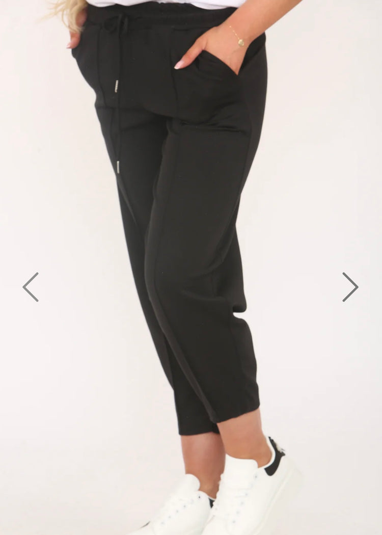CASSIE | black tapered joggers