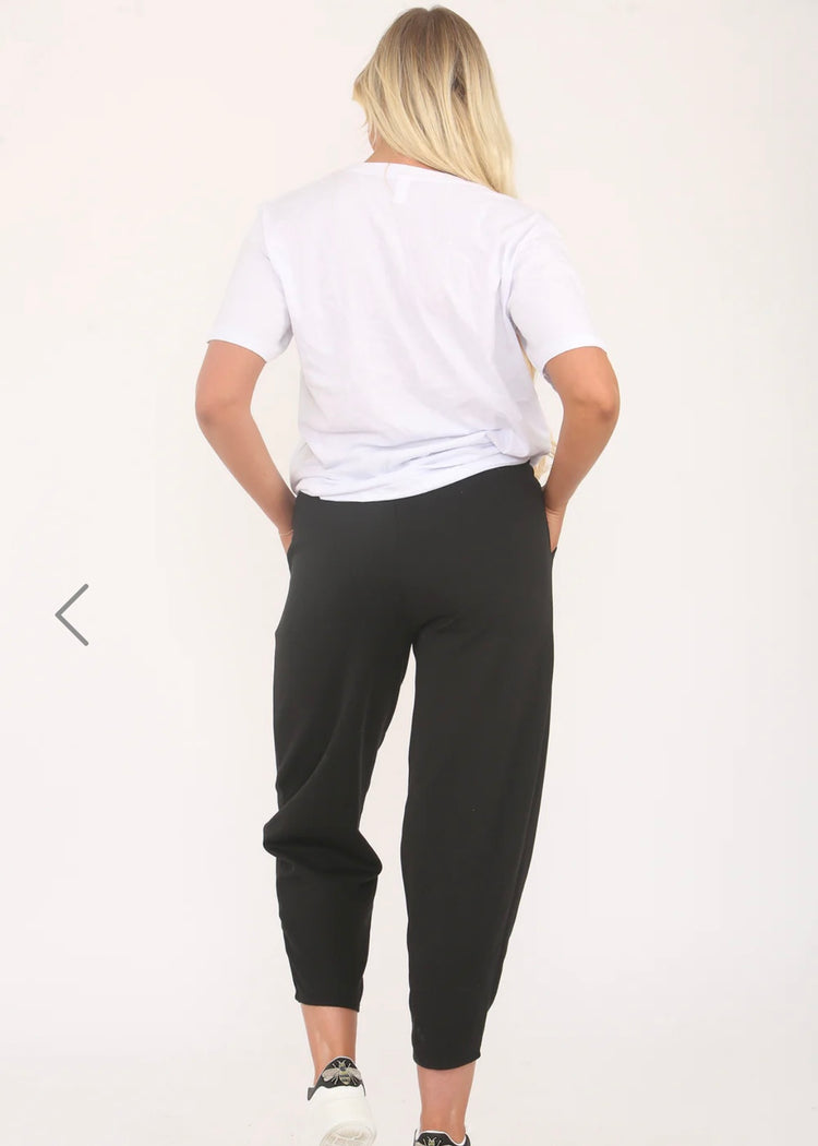 CASSIE | black tapered joggers
